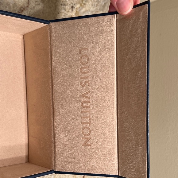 Louis Vuitton Petit Soupçon CatEye Sunglasses - Picture 14 of 16